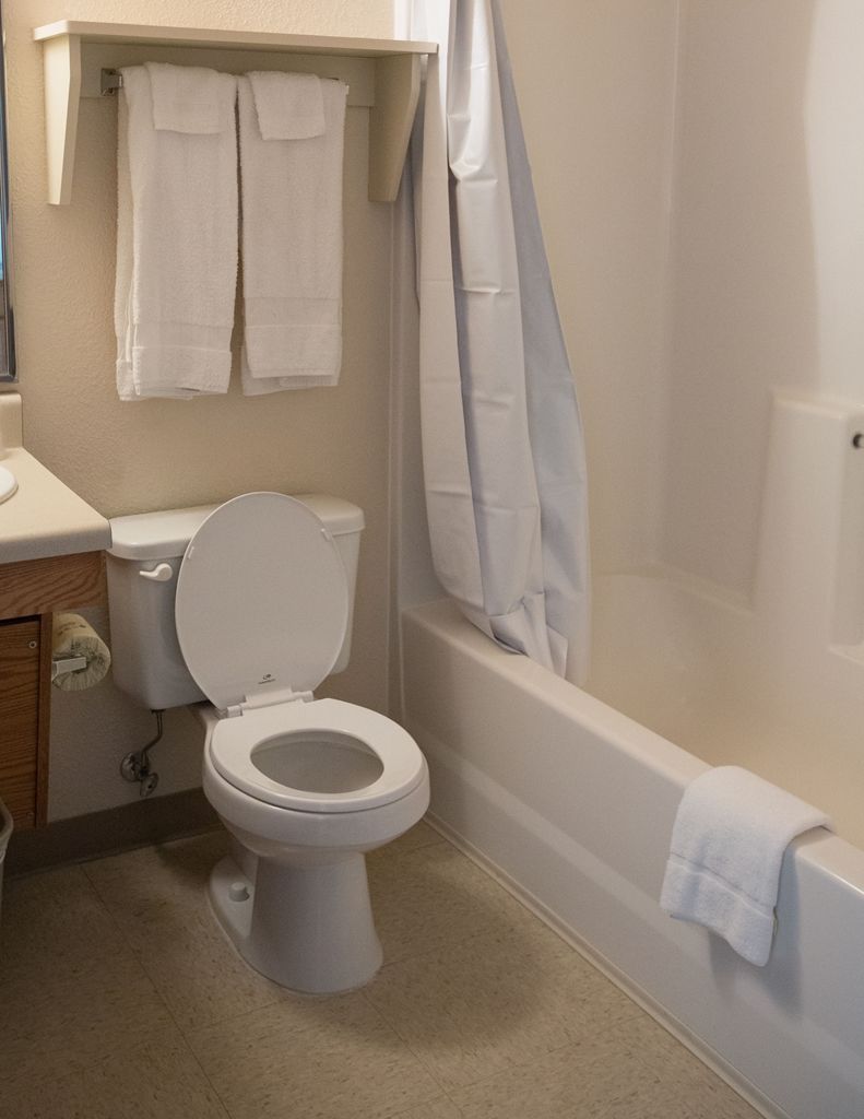 Woodspring Suites Junction City Room photo