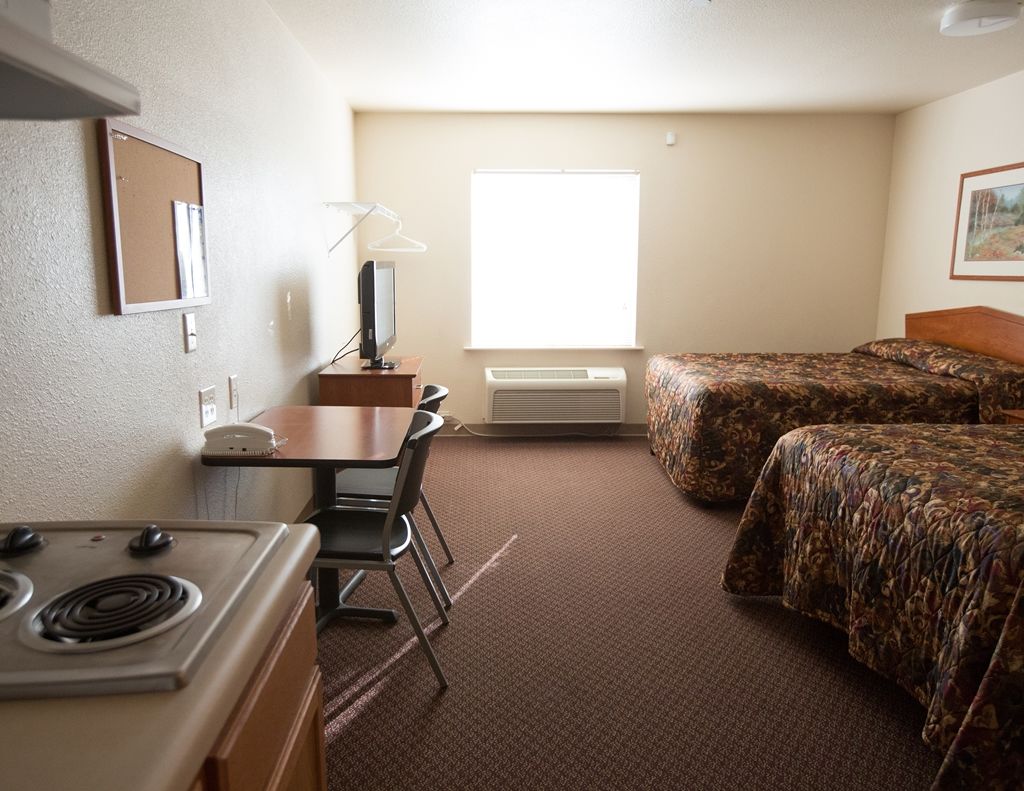 Woodspring Suites Junction City Room photo