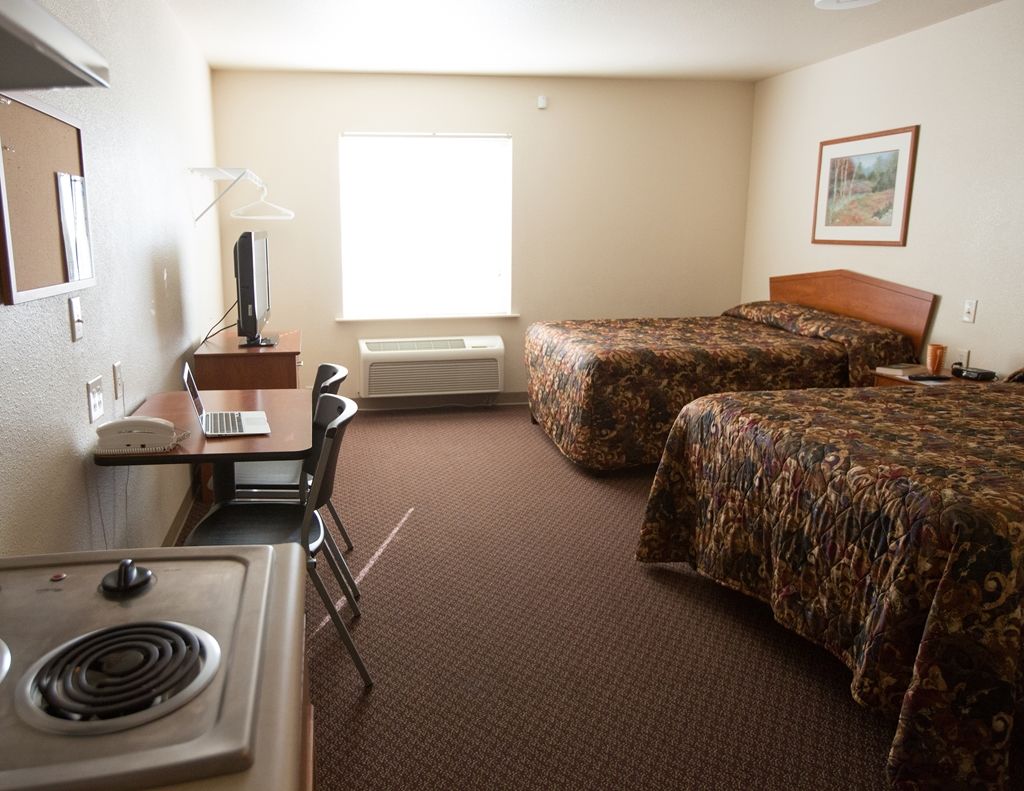 Woodspring Suites Junction City Room photo