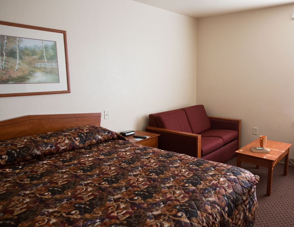 Woodspring Suites Junction City Room photo